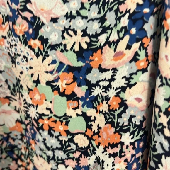 Loft pretty floral top size XS NWT❤️ - Picture 4 of 4